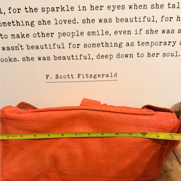 FREE PEOPLE LIKE NEW slouchy LARGE BAG. - Picture 9 of 9